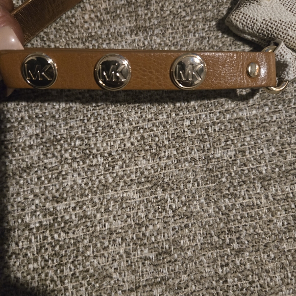 Michael Kors Cream MBag with Gold Chain - Picture 10 of 13